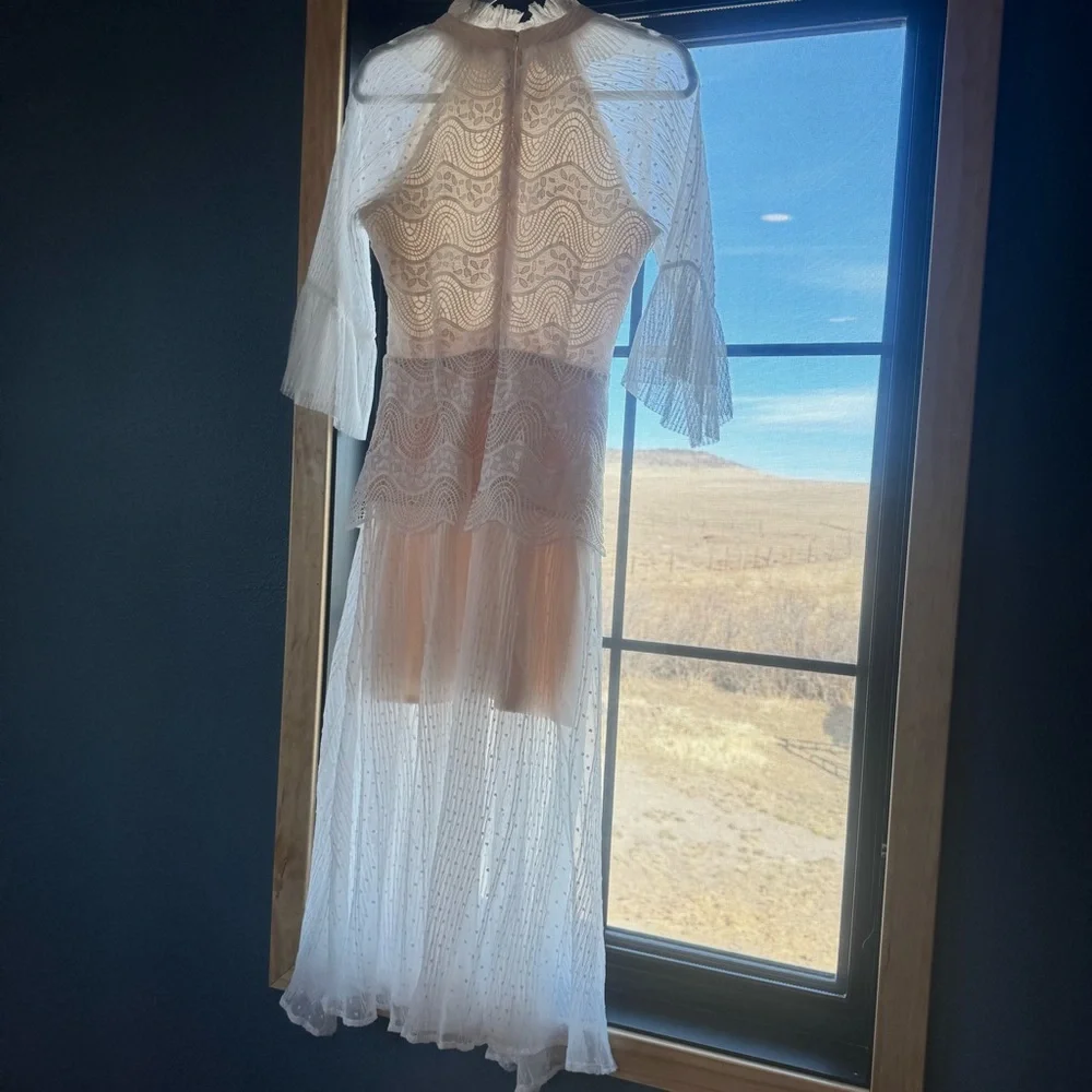 Elliatt Australia White High Neck Lace Midi Dress size M - Picture 13 of 16